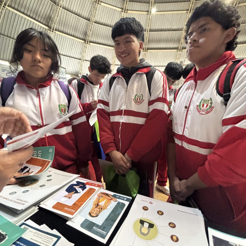 FERIA VOCACIONAL DEL COLEGIO RICARDO BENTÍN 04