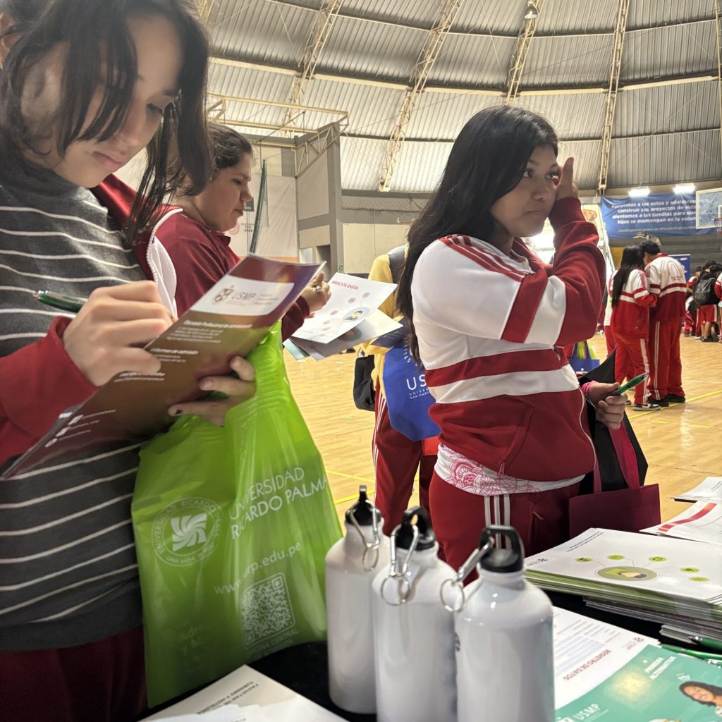 FERIA VOCACIONAL DEL COLEGIO RICARDO BENTÍN 05